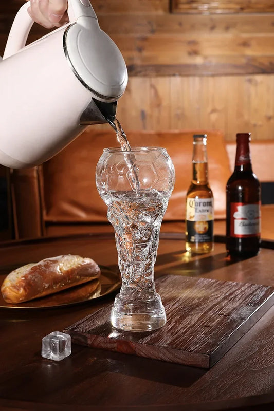 Jarra de cerveza en forma de trofeo de 600 ml – diseño futbolístico