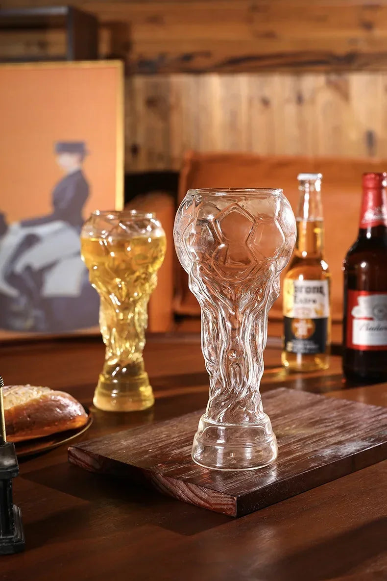 Jarra de cerveza en forma de trofeo de 600 ml – diseño futbolístico