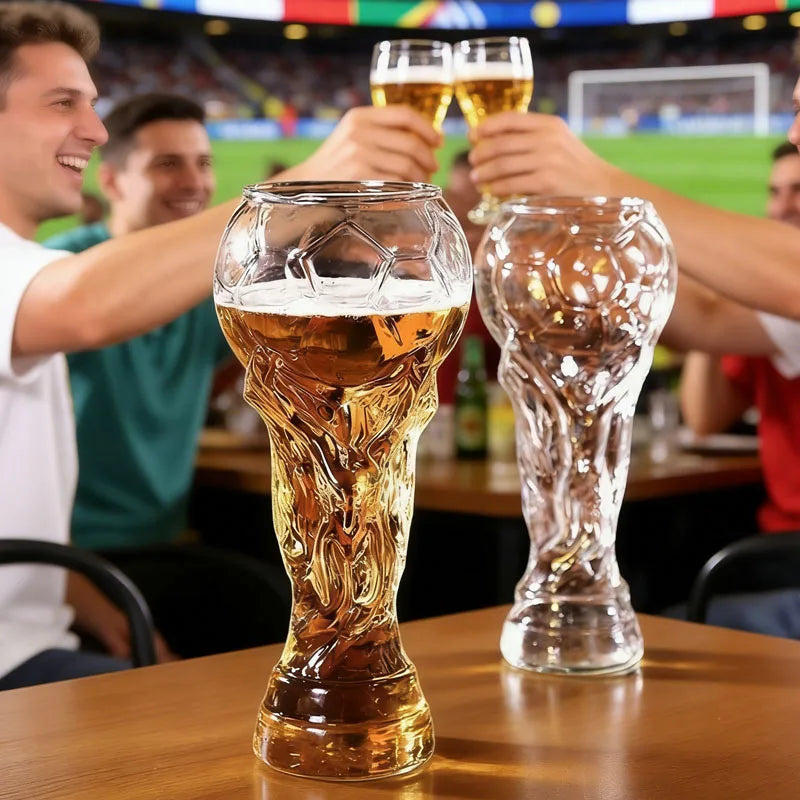 Jarra de cerveza en forma de trofeo de 600 ml – diseño futbolístico