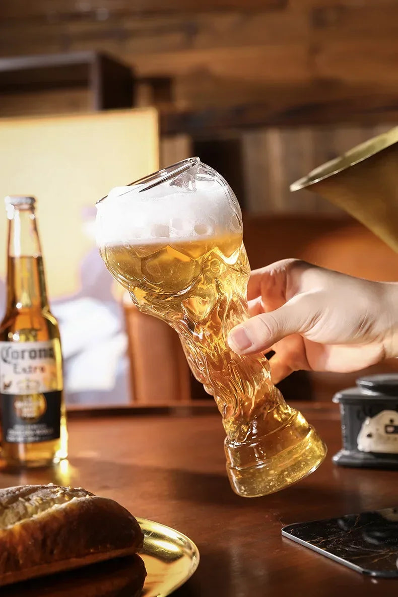 Jarra de cerveza en forma de trofeo de 600 ml – diseño futbolístico